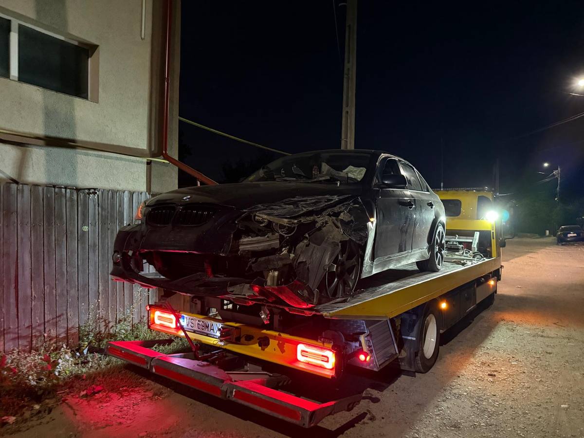 MAX Tractări BMW avariat nocturn platformă Bârlad